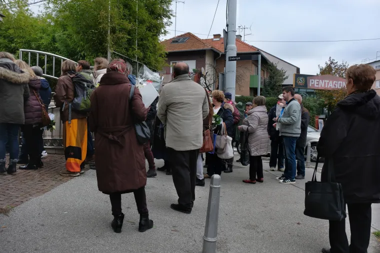 Kakav Black Friday: Svi ovi ljudi su u koloni čekali da čestitaju rođendan Braci sa Srebrnjaka