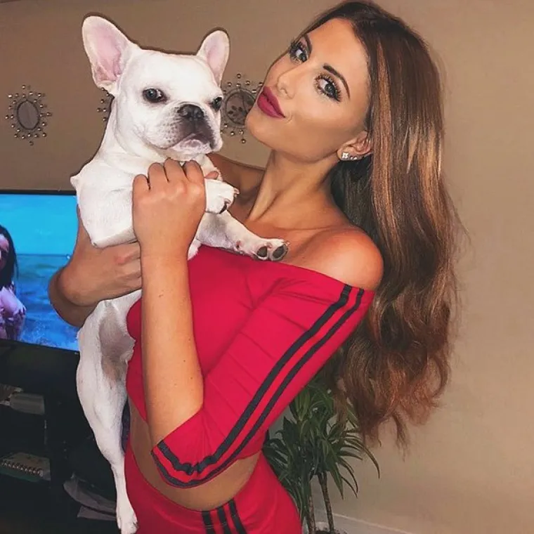 NJIHOVA PLEMENITOST NIJE JEDINA STVAR KOJA SVAKODNEVNO BUJA: Seksipilne veterinarke pokazale svoje adute