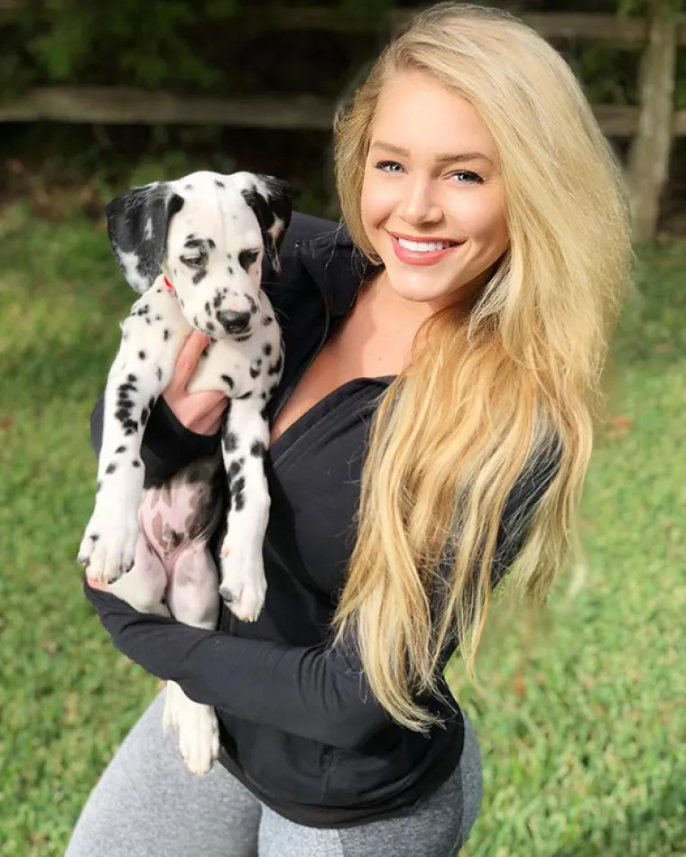 NJIHOVA PLEMENITOST NIJE JEDINA STVAR KOJA SVAKODNEVNO BUJA: Seksipilne veterinarke pokazale svoje adute