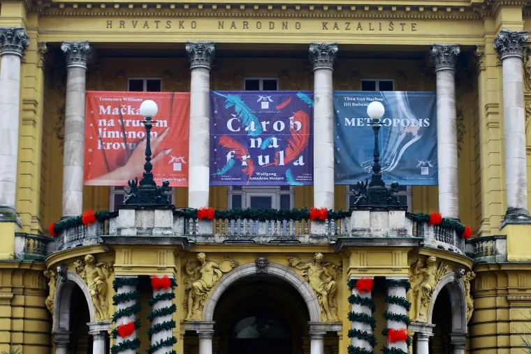ZAGREB OBUKAO BOŽIĆNO RUHO: Pogledajte čarobne fotografije adventskog grada