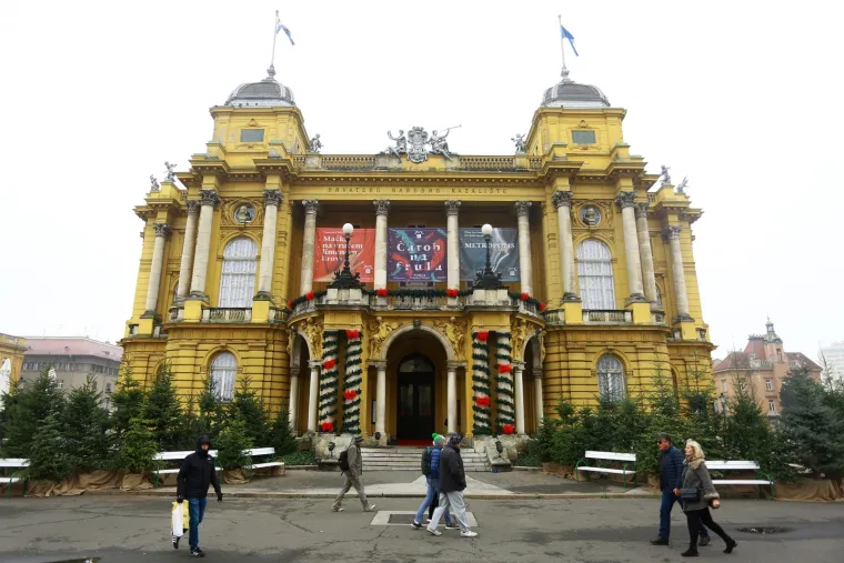 ZAGREB OBUKAO BOŽIĆNO RUHO: Pogledajte čarobne fotografije adventskog grada