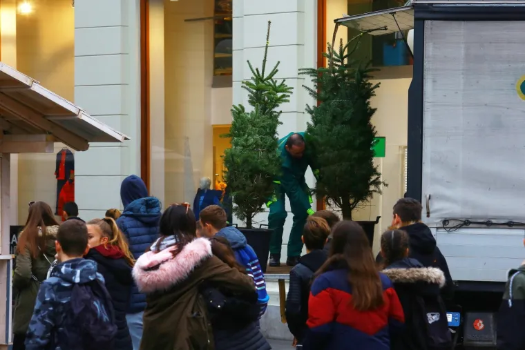 ZAGREB OBUKAO BOŽIĆNO RUHO: Pogledajte čarobne fotografije adventskog grada