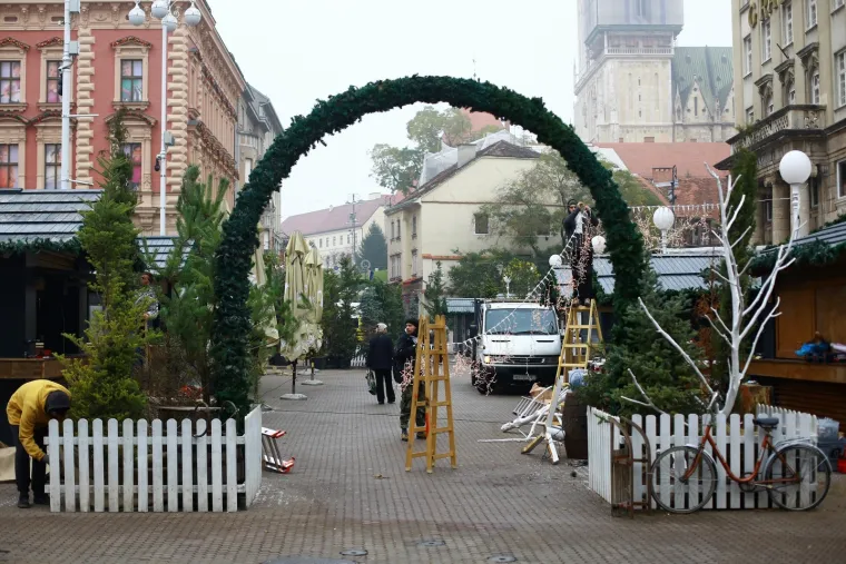ZAGREB OBUKAO BOŽIĆNO RUHO: Pogledajte čarobne fotografije adventskog grada
