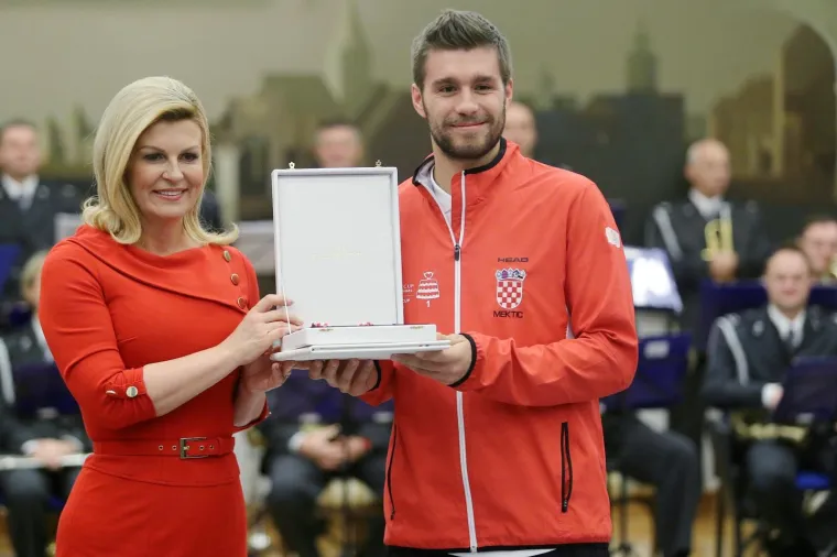 SVJETSKI PRVACI STIGLI NA PANTOVČAK: Predsjednica odlikovala osvajače Davis Cupa