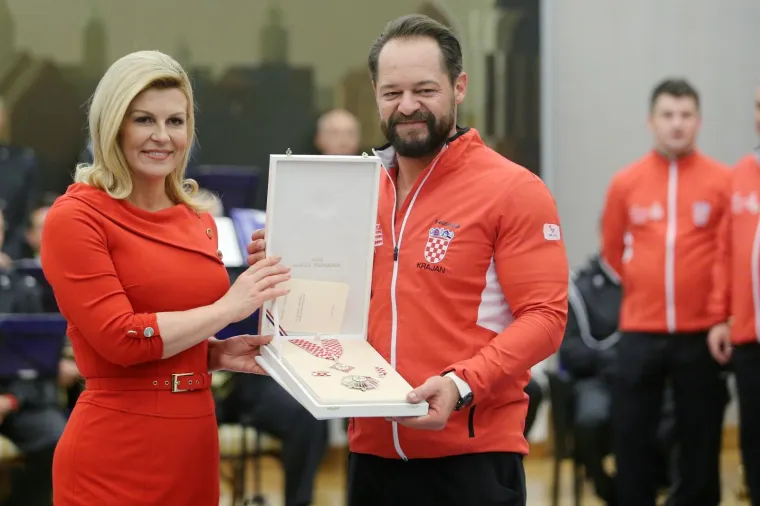 SVJETSKI PRVACI STIGLI NA PANTOVČAK: Predsjednica odlikovala osvajače Davis Cupa