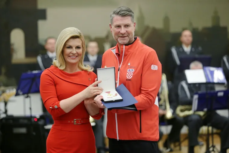 SVJETSKI PRVACI STIGLI NA PANTOVČAK: Predsjednica odlikovala osvajače Davis Cupa