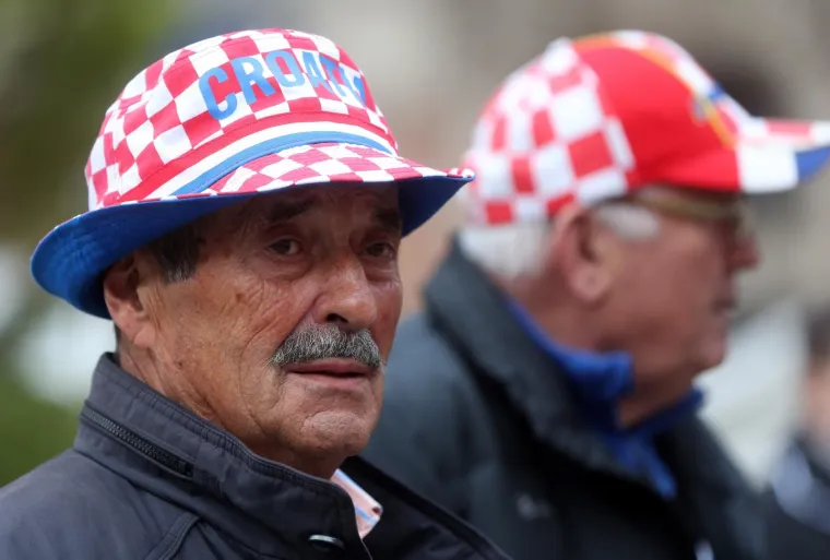 SVE VEĆI BROJ NAVIJAČA PRISTIŽE U CENTAR ZAGREBA: Bacite pogled Trg prije samog dolaska svjetskih prvaka