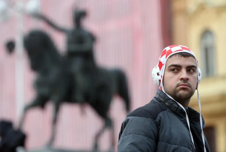 SVE VEĆI BROJ NAVIJAČA PRISTIŽE U CENTAR ZAGREBA: Bacite pogled Trg prije samog dolaska svjetskih prvaka