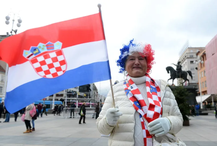 SVE VEĆI BROJ NAVIJAČA PRISTIŽE U CENTAR ZAGREBA: Bacite pogled Trg prije samog dolaska svjetskih prvaka