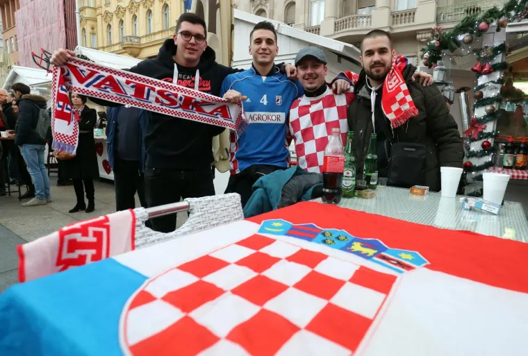 SVE VEĆI BROJ NAVIJAČA PRISTIŽE U CENTAR ZAGREBA: Bacite pogled Trg prije samog dolaska svjetskih prvaka