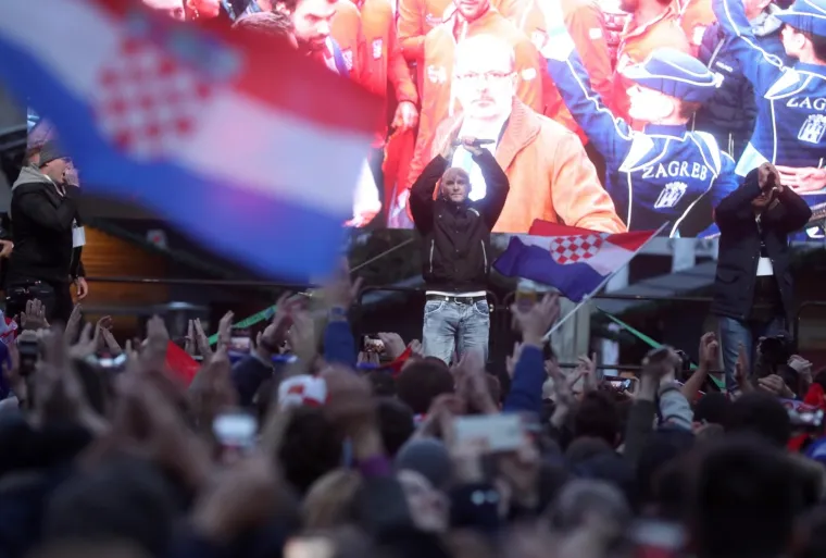 SVE VEĆI BROJ NAVIJAČA PRISTIŽE U CENTAR ZAGREBA: Bacite pogled Trg prije samog dolaska svjetskih prvaka