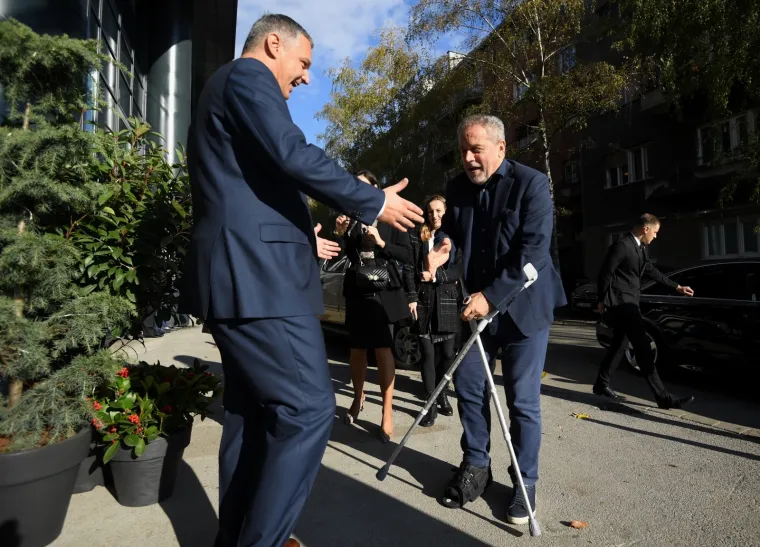 Ne pazi na svoj slomljeni gležanj: Za rođendan bez &scaron;taka, a danas opet s njima pod rukom