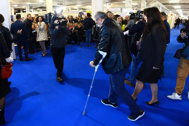 Ne pazi na svoj slomljeni gležanj: Za rođendan bez &scaron;taka, a danas opet s njima pod rukom