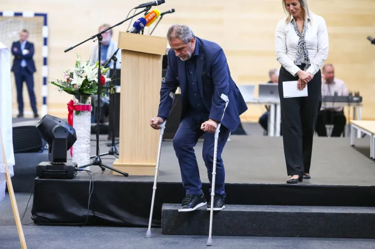 Ne pazi na svoj slomljeni gležanj: Za rođendan bez &scaron;taka, a danas opet s njima pod rukom