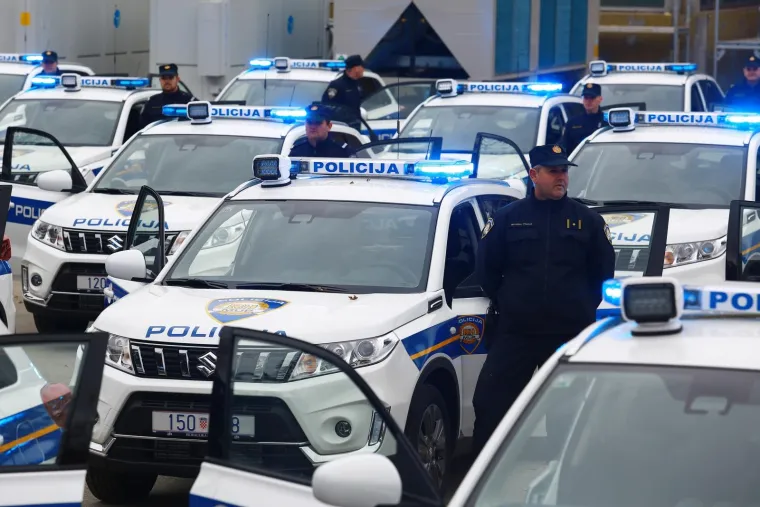 U dvori&scaron;tu policijske akademije održana je primopredaja vozila nabavljenih iz projekta Nabava terenskih vozila za nadzor granice.