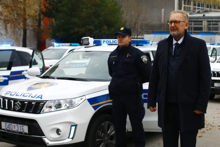 U dvori&scaron;tu policijske akademije održana je primopredaja vozila nabavljenih iz projekta Nabava terenskih vozila za nadzor granice.