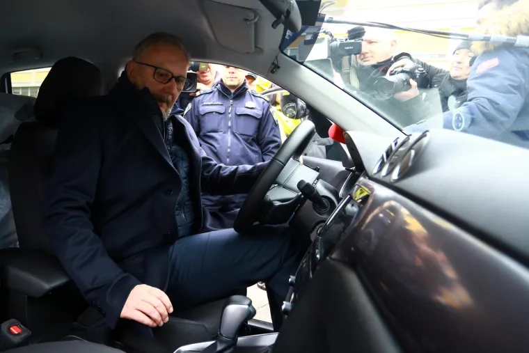 U dvori&scaron;tu policijske akademije održana je primopredaja vozila nabavljenih iz projekta Nabava terenskih vozila za nadzor granice.