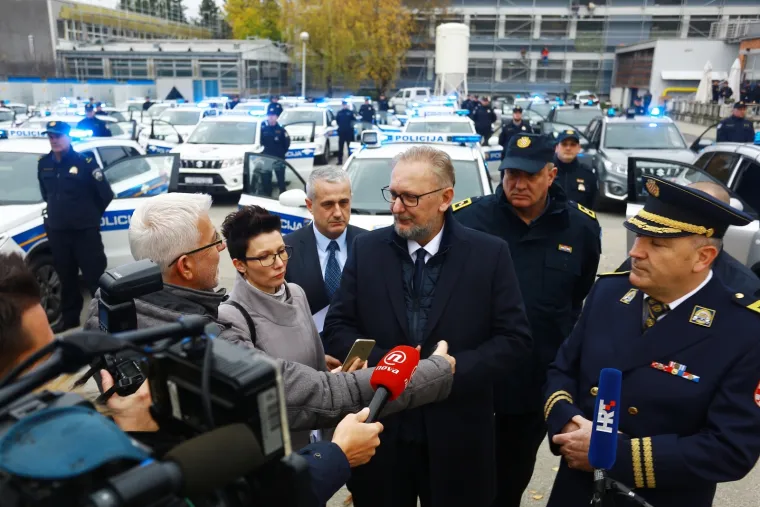 U dvori&scaron;tu policijske akademije održana je primopredaja vozila nabavljenih iz projekta Nabava terenskih vozila za nadzor granice.