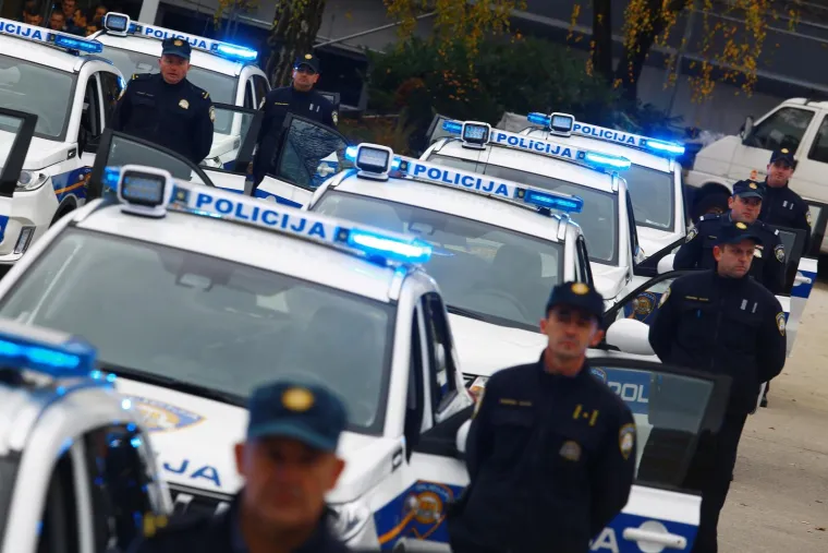 U dvori&scaron;tu policijske akademije održana je primopredaja vozila nabavljenih iz projekta Nabava terenskih vozila za nadzor granice.