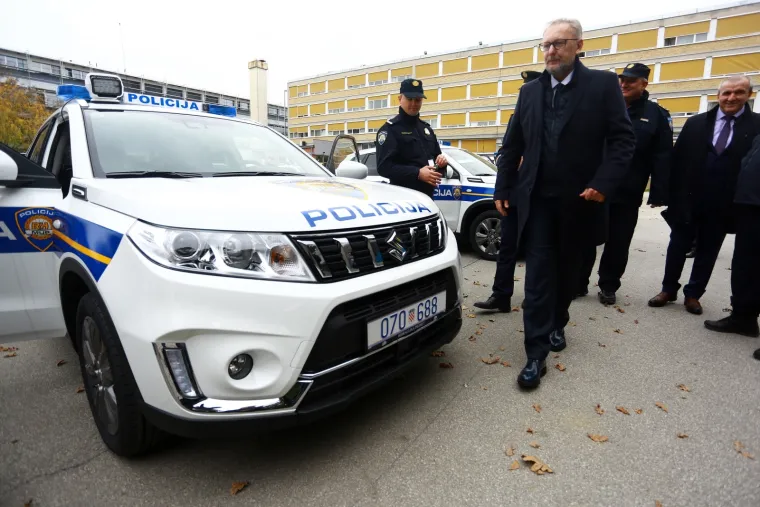 U dvori&scaron;tu policijske akademije održana je primopredaja vozila nabavljenih iz projekta Nabava terenskih vozila za nadzor granice.