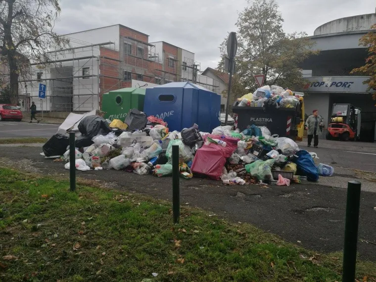 Kontejneri prepuni smeća