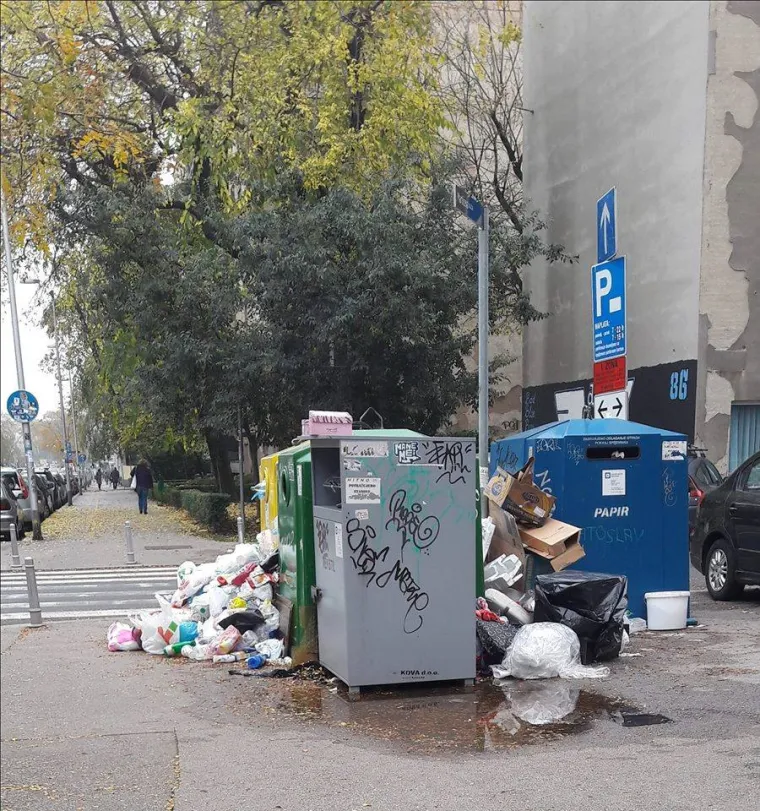Kontejneri prepuni smeća