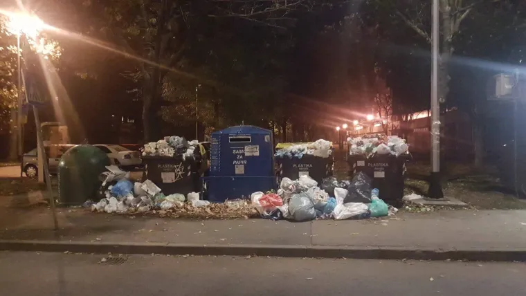 Kontejneri prepuni smeća