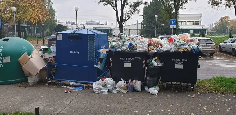 Kontejneri prepuni smeća