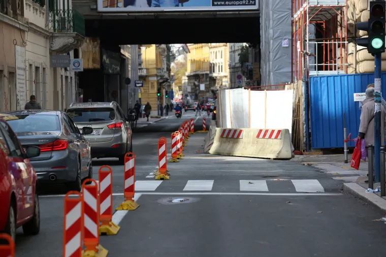 Brzina na hrvatski način: Bilo je potrebno pet dana sa se u Rijeci ukloni uru&scaron;ena skela i otvori promet