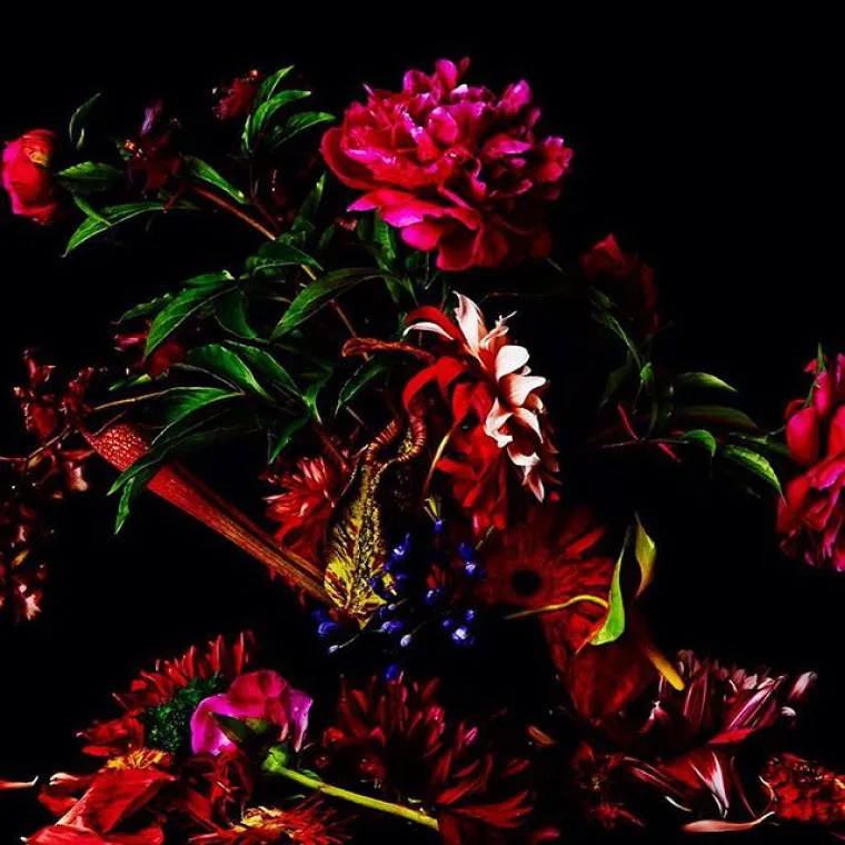 Azuma Makoto vrhunski je umjetnik koji svakodnevno radi s cvijećem