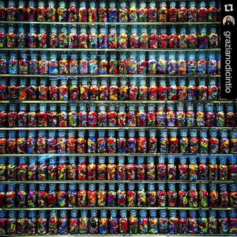 Azuma Makoto vrhunski je umjetnik koji svakodnevno radi s cvijećem