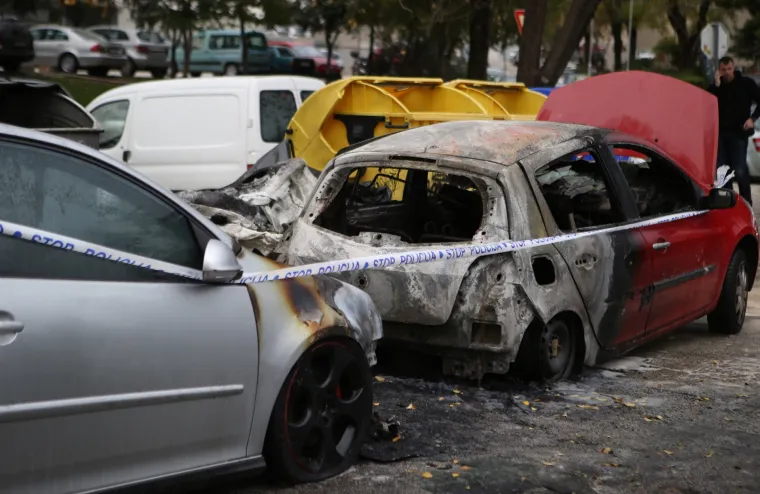 U Splitu tijekom noći izgorjela dva osobna vozila