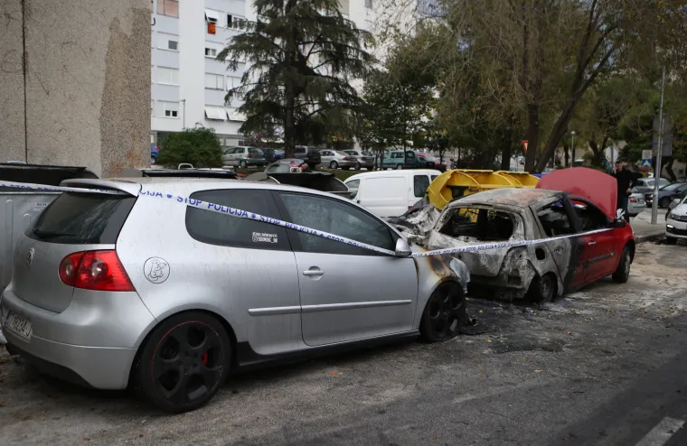 U Splitu tijekom noći izgorjela dva osobna vozila