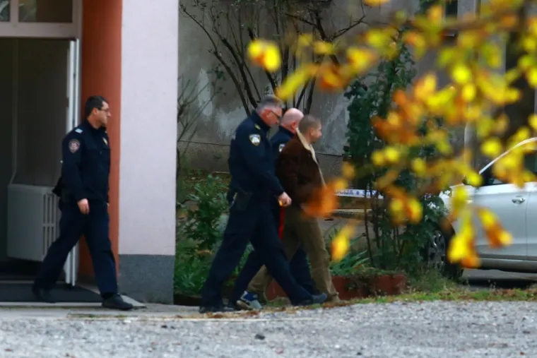 Dovođenje Damira M., osumnjičenog za dvostruko ubojstvo na Strugama, na Općinski kazneni sud u Ilici.