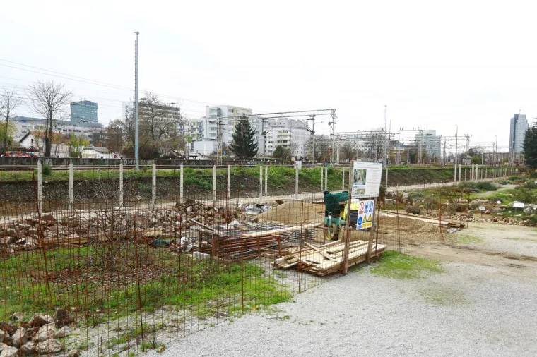 Krenuli su pripremni radovi na uređenju sjenate &scaron;etnice na južnom dijelu Botaničkog vrta.