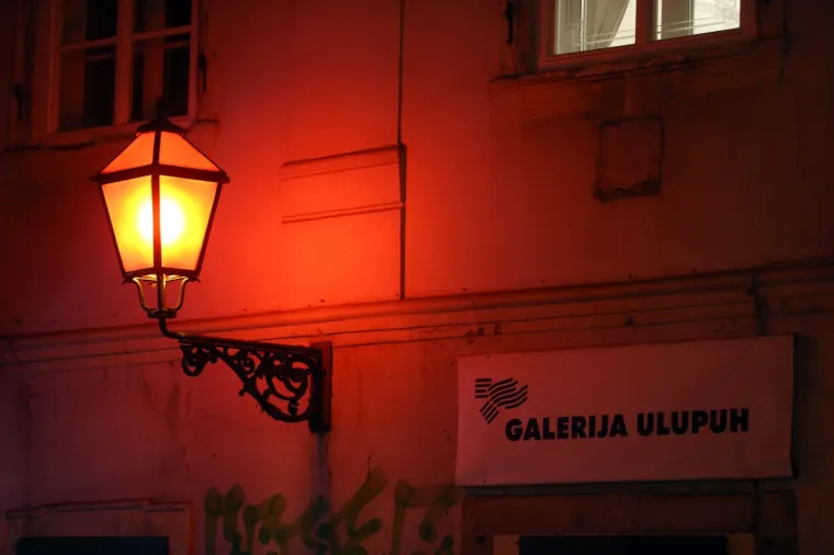 ZAGREB DOBIO ULICU CRVENIH SVJETILJKI?! Popularna zagrebačka ulica zasvijetlila u novom ruhu