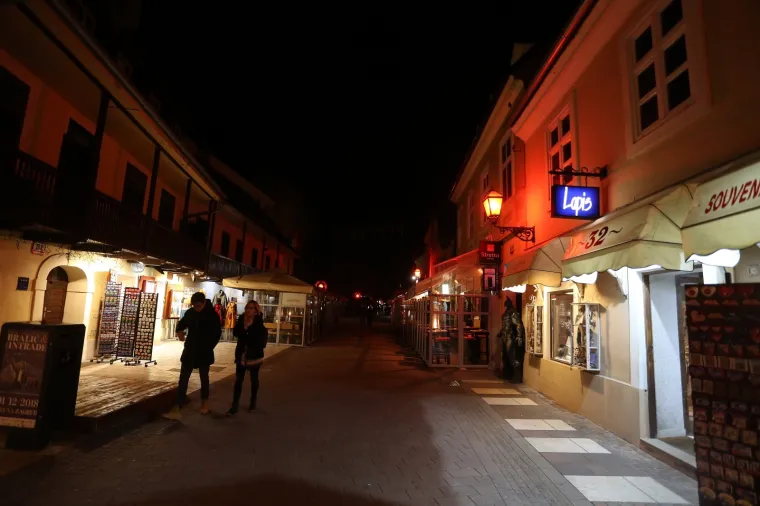 ZAGREB DOBIO ULICU CRVENIH SVJETILJKI?! Popularna zagrebačka ulica zasvijetlila u novom ruhu