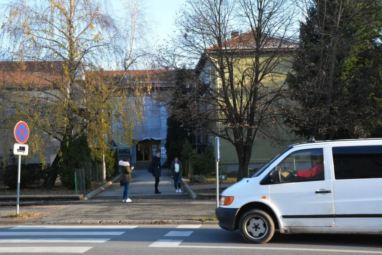 Ovo je &scaron;kola u Okučanima u kojoj se dogodila stra&scaron;na tragedija