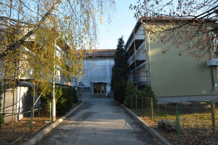 Ovo je &scaron;kola u Okučanima u kojoj se dogodila stra&scaron;na tragedija