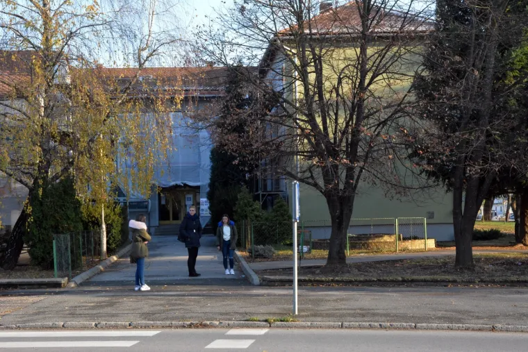 Ovo je &scaron;kola u Okučanima u kojoj se dogodila stra&scaron;na tragedija