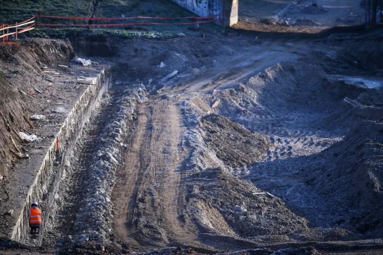 Zatvaranje zagrebačkog rotora nekoliko je puta odgađano, a. Prema posljednjoj najavi gradonačelnika Bandića to će biti u siječnju 2019. Radnici su ponovno okupirali gradili&scaron;te, a kako radovi napreduju uvjerite se sami...