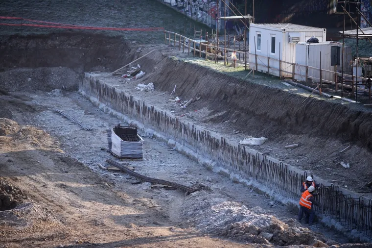 Zatvaranje zagrebačkog rotora nekoliko je puta odgađano, a. Prema posljednjoj najavi gradonačelnika Bandića to će biti u siječnju 2019. Radnici su ponovno okupirali gradili&scaron;te, a kako radovi napreduju uvjerite se sami...