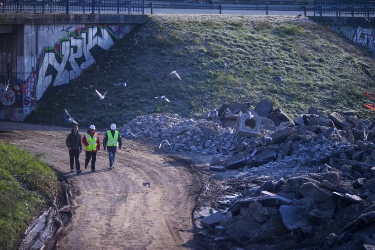 Zatvaranje zagrebačkog rotora nekoliko je puta odgađano, a. Prema posljednjoj najavi gradonačelnika Bandića to će biti u siječnju 2019. Radnici su ponovno okupirali gradili&scaron;te, a kako radovi napreduju uvjerite se sami...