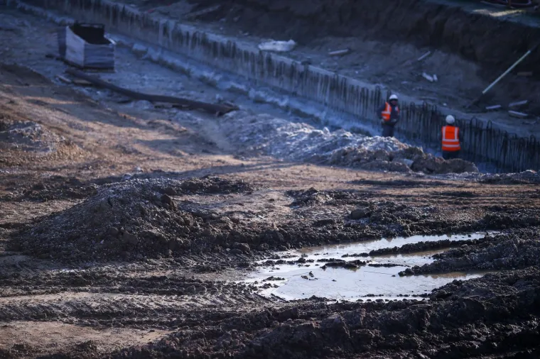 Zatvaranje zagrebačkog rotora nekoliko je puta odgađano, a. Prema posljednjoj najavi gradonačelnika Bandića to će biti u siječnju 2019. Radnici su ponovno okupirali gradili&scaron;te, a kako radovi napreduju uvjerite se sami...