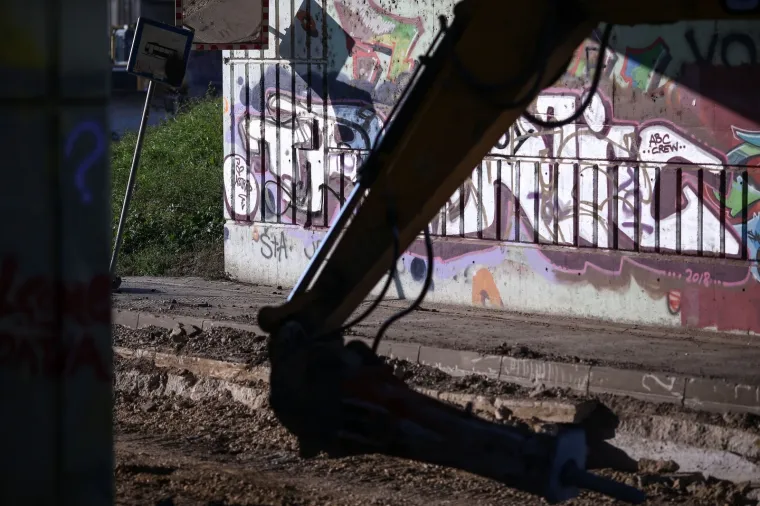 Zatvaranje zagrebačkog rotora nekoliko je puta odgađano, a. Prema posljednjoj najavi gradonačelnika Bandića to će biti u siječnju 2019. Radnici su ponovno okupirali gradili&scaron;te, a kako radovi napreduju uvjerite se sami...