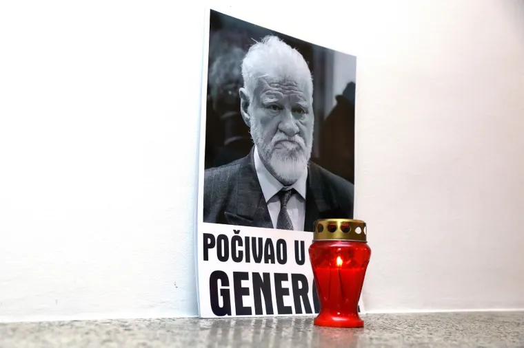 Hrvoje Zekanović u Saboru upalio svijeću uz sliku Slobodana Praljka