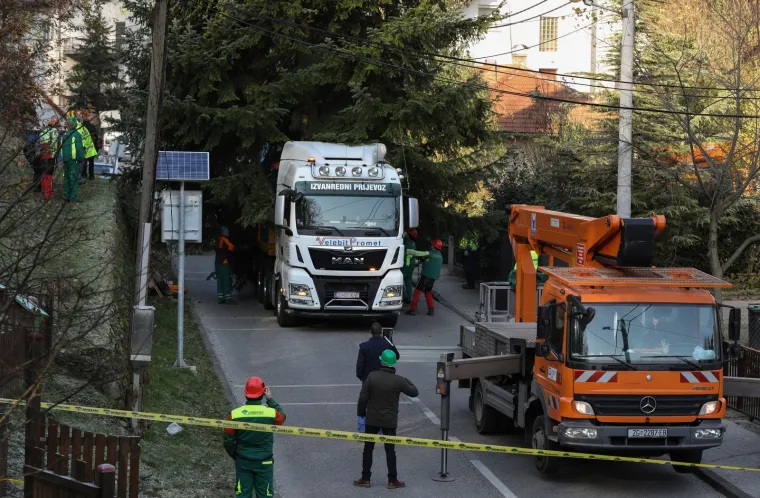 OVAJ ĆE 20-METARSKI BOR KRASITI GLAVNI ZAGREBAČKI TRG: Gradu ga je donirao velikodu&scaron;ni čovjek iz Kusto&scaron;ije