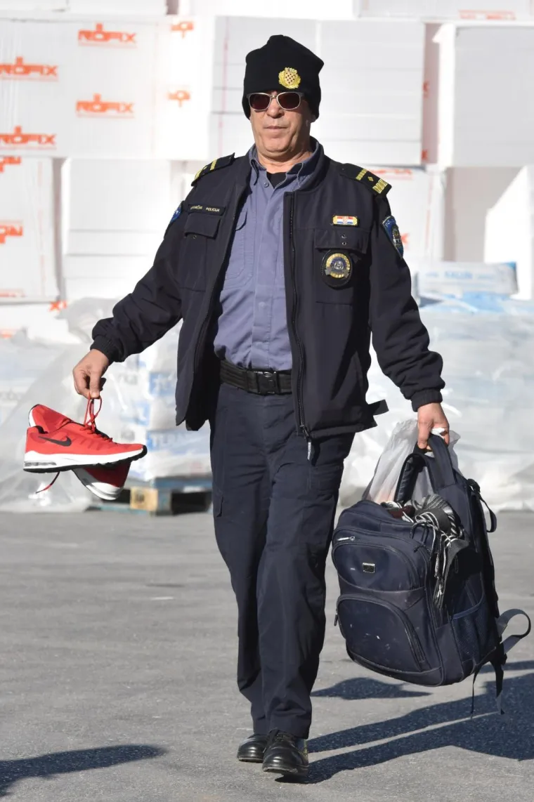 MIGRANTI ISKOČILI IZ KAMIONA U &Scaron;IBENIKU: Traži ih policija