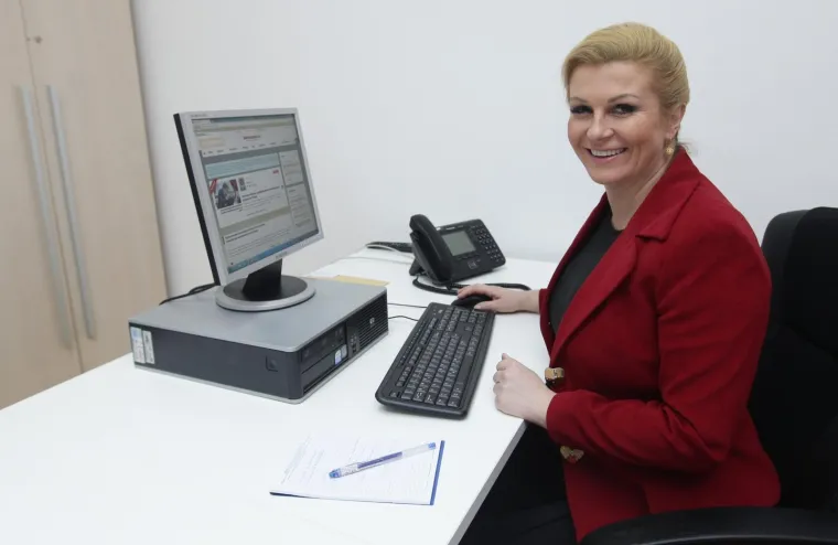 UN-ova dijeta, Keto dijeta, Dukanova dijeta, Atkinsova dijeta, Paleo dijeta, sve su te dijete pale u zaborav otkad se pojavila - liposukcijska dijeta. Jer ona dozvoljava da jedete i &scaron;pek i kulenovu seku i svejedno izgubite 10 posto tjelesne težine u 14 dana. Kažu kako svoju novu vitkiju figuru i predsjednica Republike duguje upravo liposukcijskoj dijeti, a velikim gubitkom kilograma pohvalili su se i brojne druge poznate ličnosti, a čak se nagađalo da se i premijer podvrgnuo tome. No on tvrdi da je za sve zaslužna promjena prehrambenih navika. Tko se bolje 'utegnuo', prosudite sami.