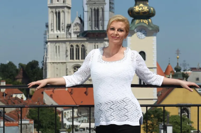 UN-ova dijeta, Keto dijeta, Dukanova dijeta, Atkinsova dijeta, Paleo dijeta, sve su te dijete pale u zaborav otkad se pojavila - liposukcijska dijeta. Jer ona dozvoljava da jedete i &scaron;pek i kulenovu seku i svejedno izgubite 10 posto tjelesne težine u 14 dana. Kažu kako svoju novu vitkiju figuru i predsjednica Republike duguje upravo liposukcijskoj dijeti, a velikim gubitkom kilograma pohvalili su se i brojne druge poznate ličnosti, a čak se nagađalo da se i premijer podvrgnuo tome. No on tvrdi da je za sve zaslužna promjena prehrambenih navika. Tko se bolje 'utegnuo', prosudite sami.